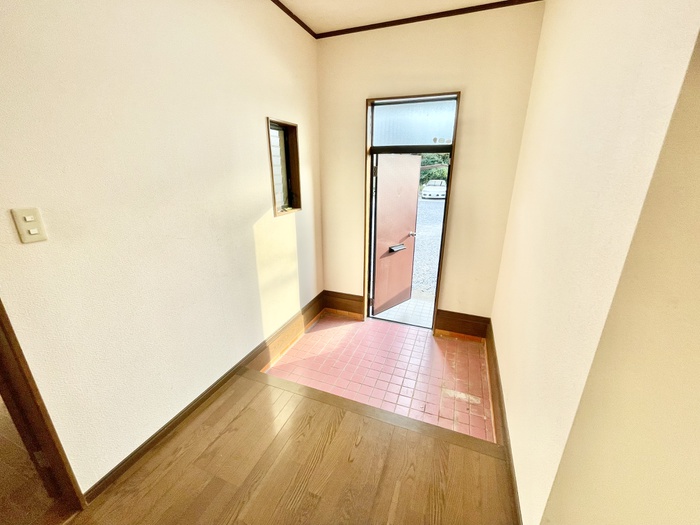 玄関　※同タイプ他号室の写真です