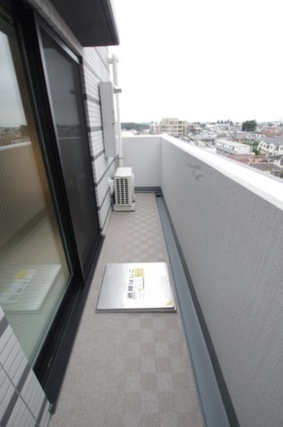 バルコニー　開放的で明るい空間を演出してくれるバルコニーです　別部屋参照