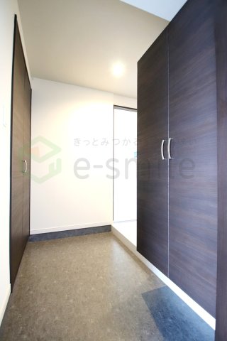 玄関　収納もある玄関です