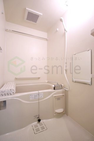 バス・シャワールーム　落ち着いた空間のお風呂です