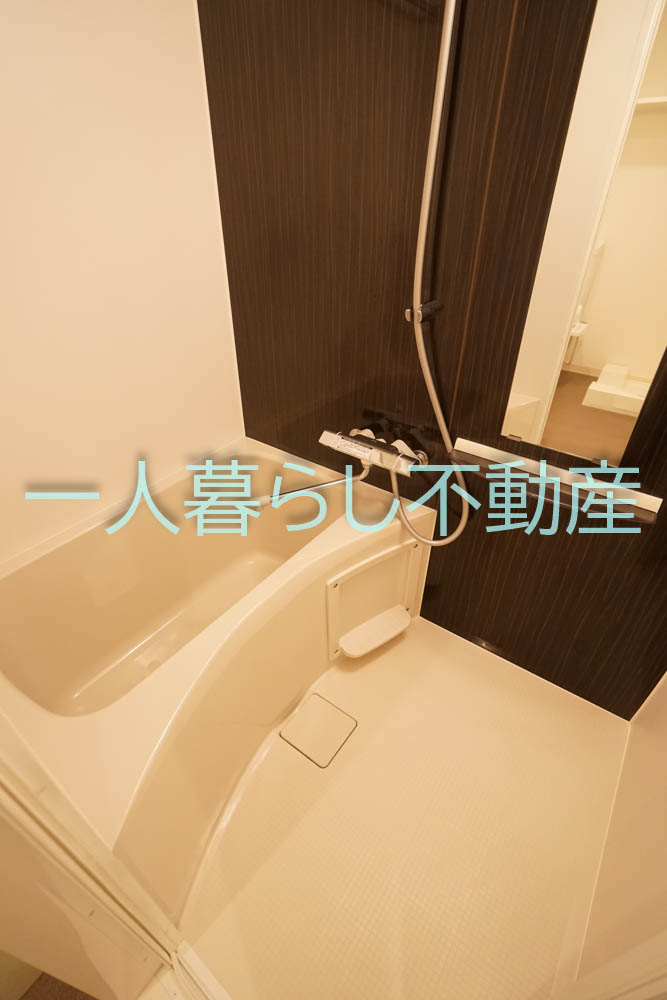 バス・シャワールーム　清潔感のあるバスルームです。