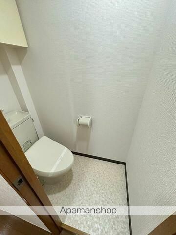 トイレ　落ち着いた色調のトイレです