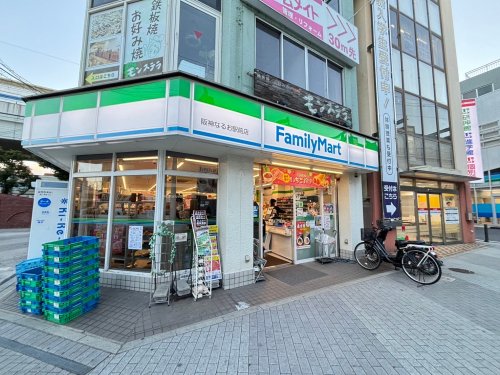 コンビニ　ファミリーマート 阪神なるお駅前店（コンビニ）まで323m