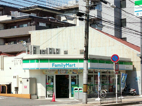 コンビニ　ファミリーマート 京都山科三条店（コンビニ）まで203m