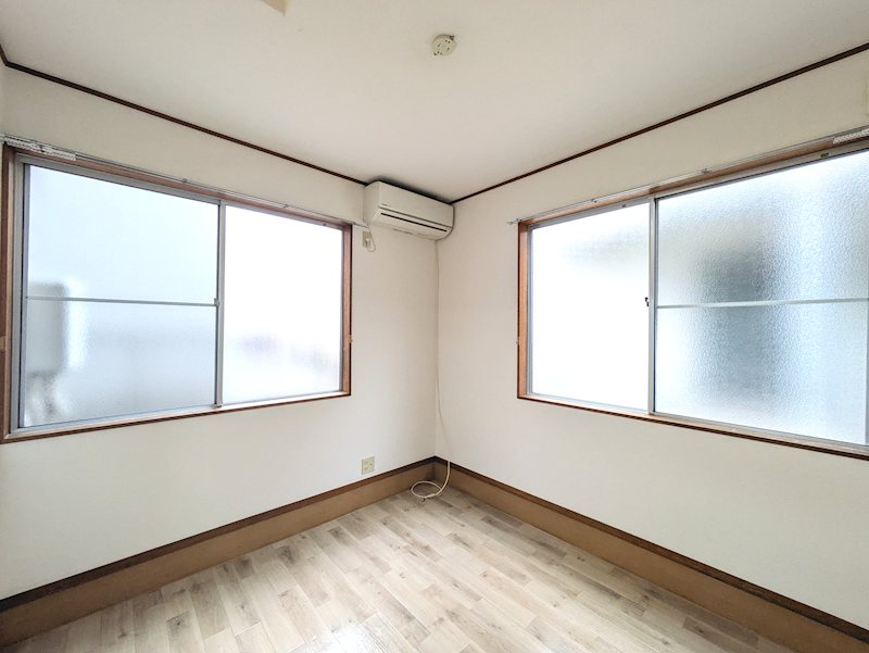 居室・リビング　２面採光の明るい角部屋　洋室6帖