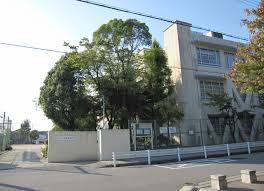 中学校　尼崎市立大庄北中学校（中学校）まで762m