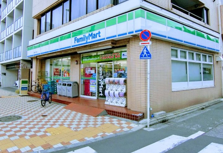 コンビニ　ファミリーマート亀戸四丁目店（コンビニ）まで18m
