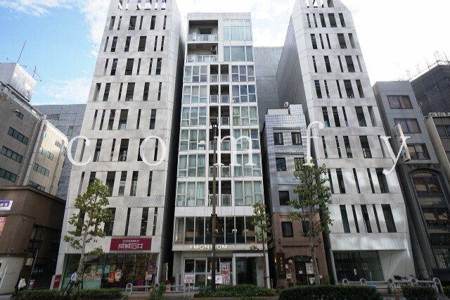 建物外観　ガラス張りのお洒落な外観