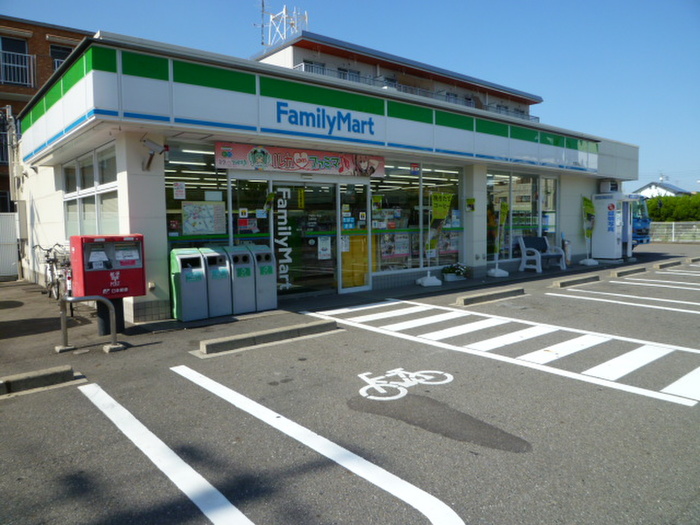 コンビニ　ファミリーマート（コンビニ）まで282m