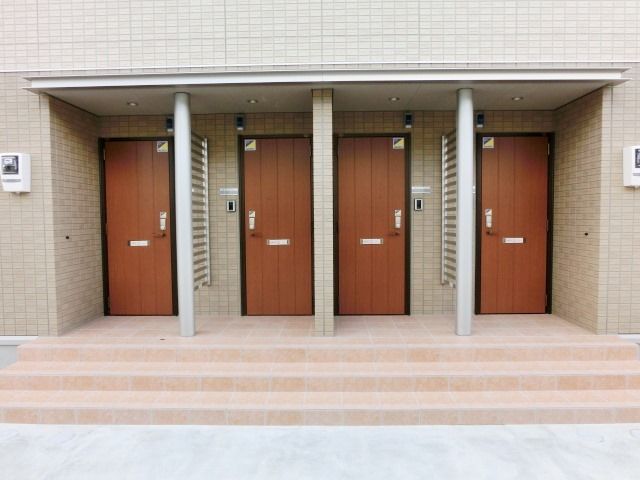 エントランス　玄関は全て１階です