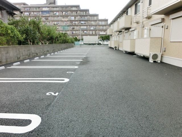 駐車場　駐車場にも奥行きがありますね