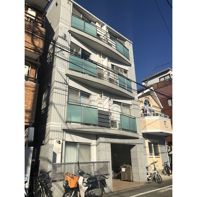 建物外観　４階建のマンション