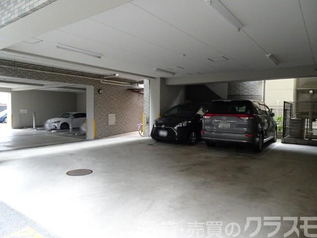 駐車場　敷地内駐車場