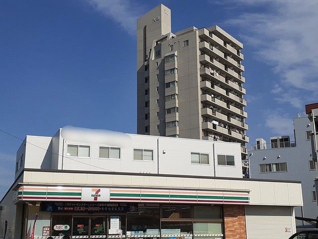 コンビニ　セブンイレブン（コンビニ）まで550m