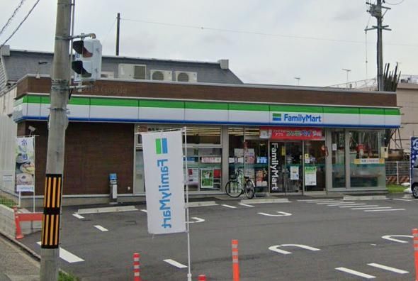 コンビニ　ファミリーマート千成西店（コンビニ）まで400m