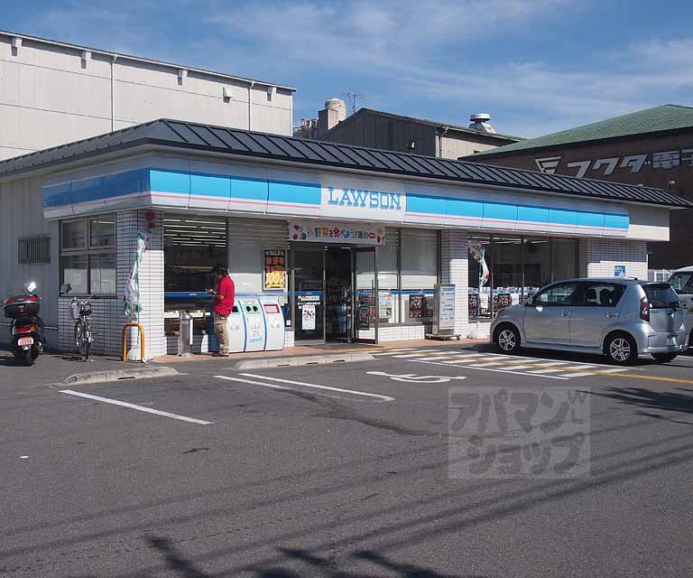 コンビニ　ローソン上鳥羽大宮通り店（コンビニ）まで810m