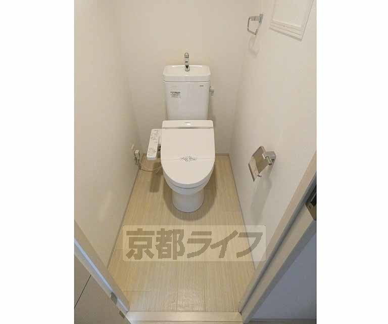 トイレ　ウォシュレット完備。