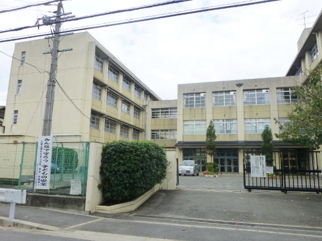中学校　向日市立寺戸中学校（中学校）まで1465m