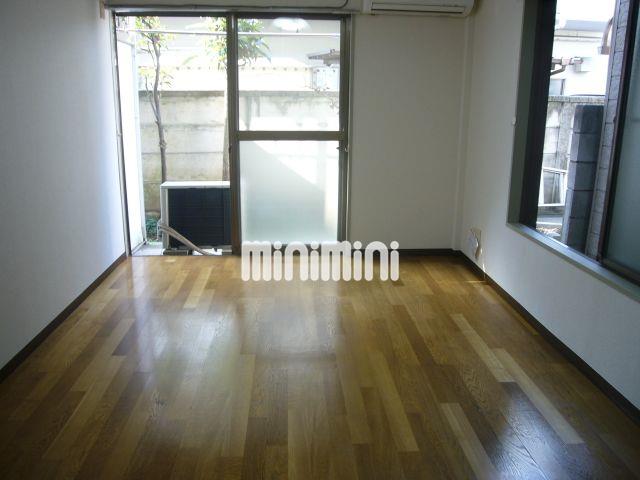 居室・リビング　２面採光のお部屋です♪