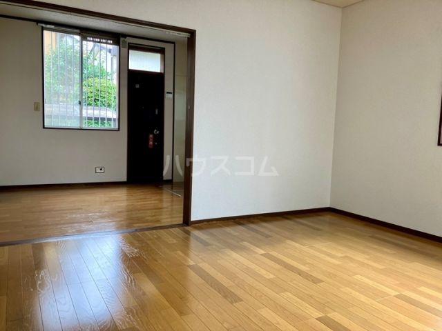 宮戸戸建の居間写真