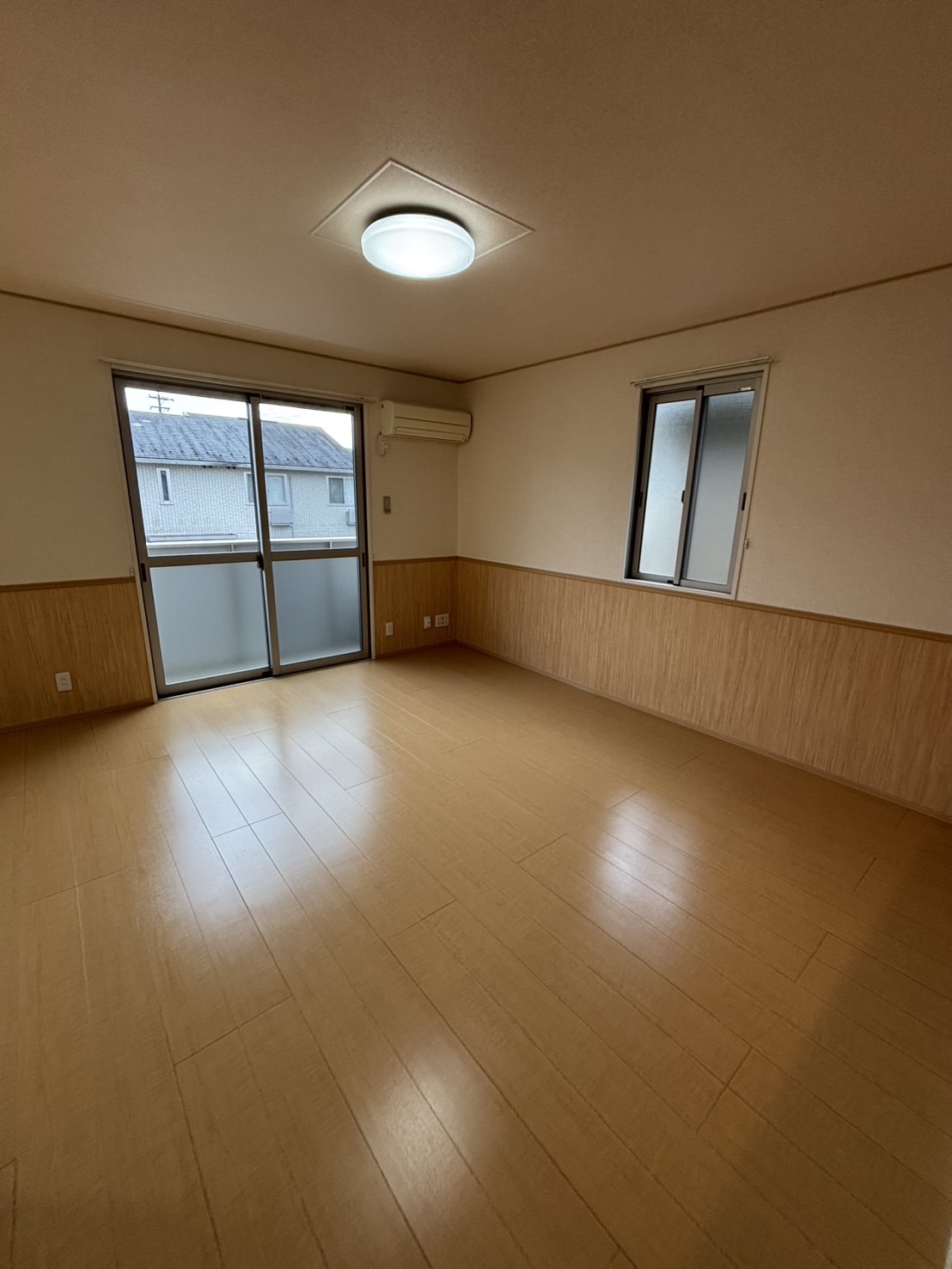 居室・リビング　反転タイプのお部屋です