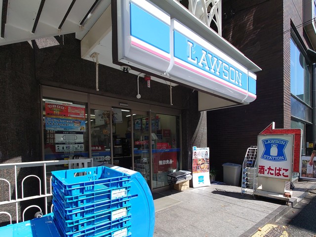 コンビニ　ローソン南青山二丁目店（コンビニ）まで185m
