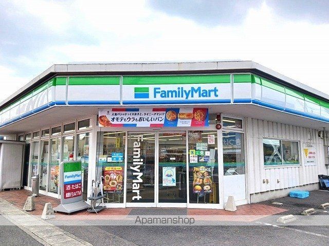 コンビニ　ファミリーマート西春店（コンビニ）まで700m