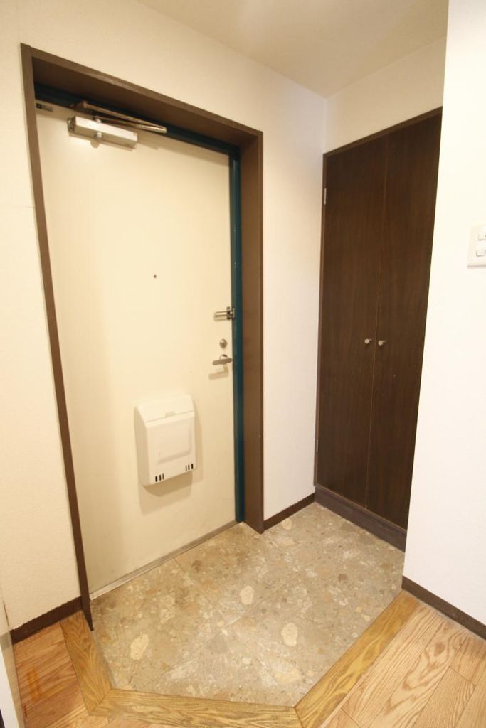 玄関　同タイプ別部屋写真