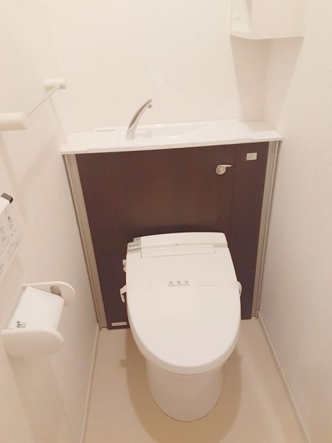 京急本線 京急蒲田駅 徒歩7分 3階建 築12年のトイレ写真