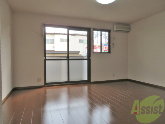 居室・リビング　採光面南向きで日当たり良好のお部屋です。