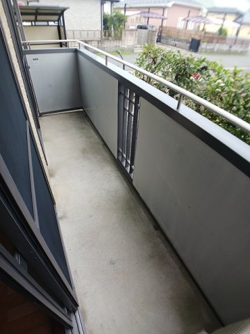 バルコニー　お洗濯にも便利なバルコニー付き