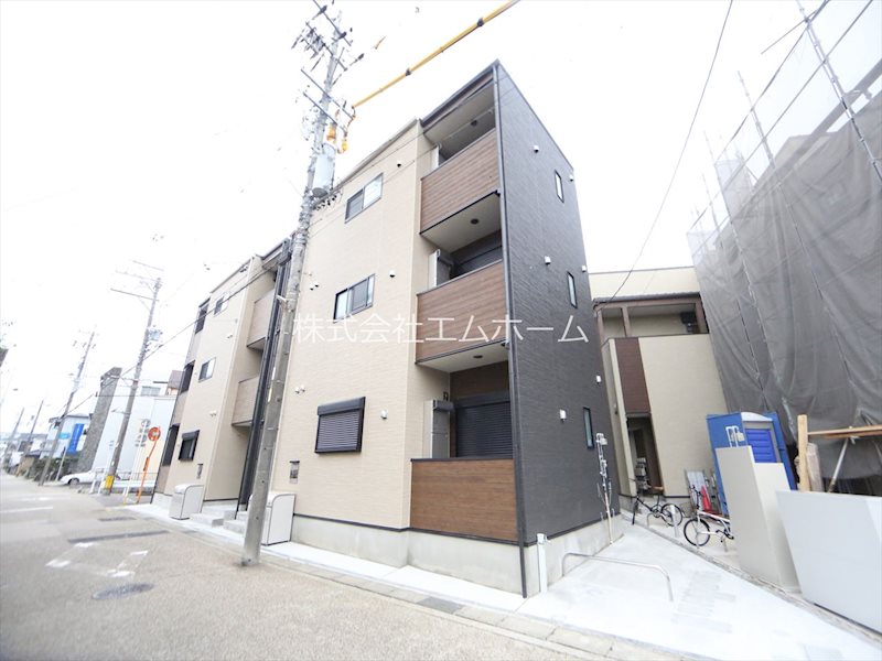 建物外観　外観　オートロック付　宅配ＢＯＸ有り
