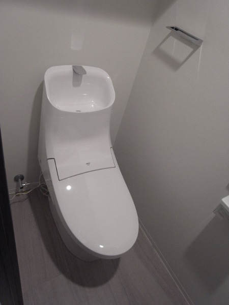 都営大江戸線 若松河田駅 徒歩4分 7階建 築7年のトイレ写真
