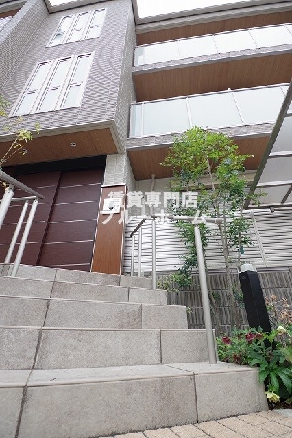 建物外観　重量鉄骨造3階建てのしっかりとした物件！