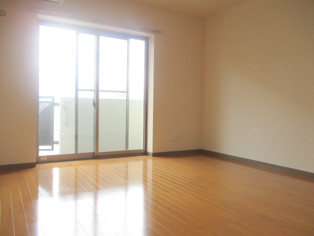 居室・リビング　★明るいフローリングのお部屋です★