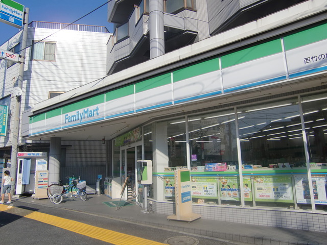 コンビニ　ファミリーマート竹ノ塚駅西店（コンビニ）まで935m