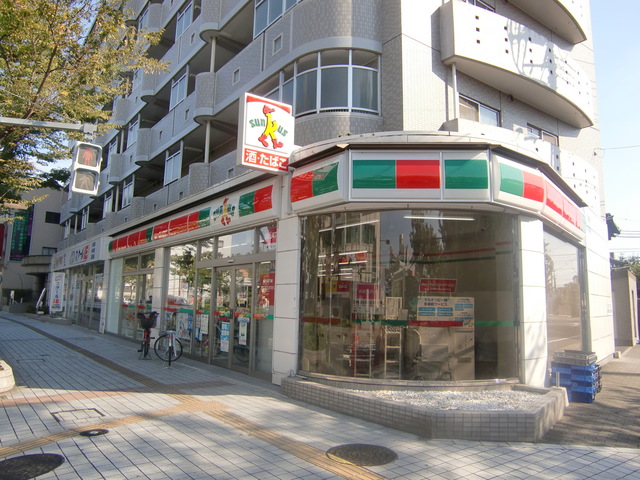 コンビニ　サンクス竹の塚駅前店（コンビニ）まで1212m