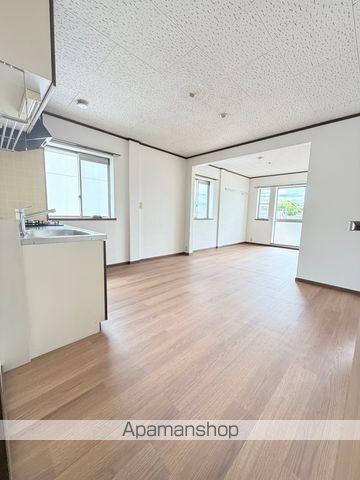 地下鉄御堂筋線 北花田駅 徒歩5分 3階建 築36年の居間写真