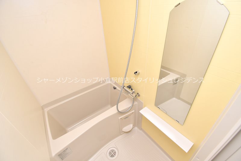 バス・シャワールーム　床・建具・アクセントクロス等は階数により異なる為、現況を優先