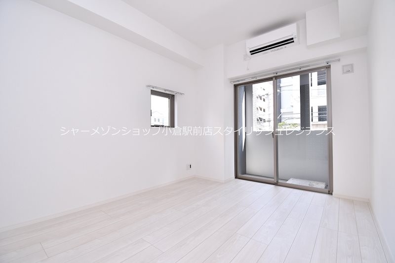 居室・リビング　床・建具・アクセントクロス等は階数により異なる為、現況を優先