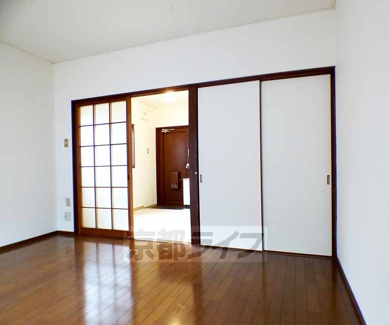 居室・リビング　角部屋　ユニットバス広め