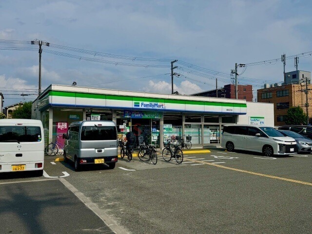 コンビニ　ファミリーマート 豊中島江町店（コンビニ）まで362m