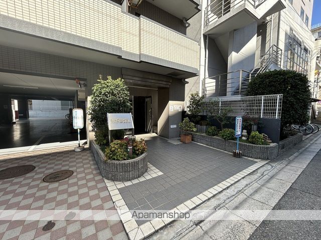地下鉄御堂筋線 江坂駅 徒歩4分 8階建 築32年の外観写真