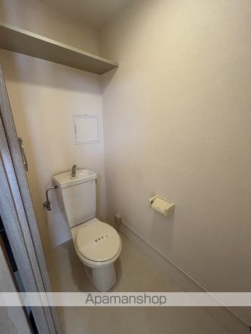 地下鉄御堂筋線 江坂駅 徒歩4分 8階建 築32年のトイレ写真