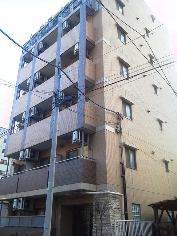 建物外観　オートロックでタイル貼り