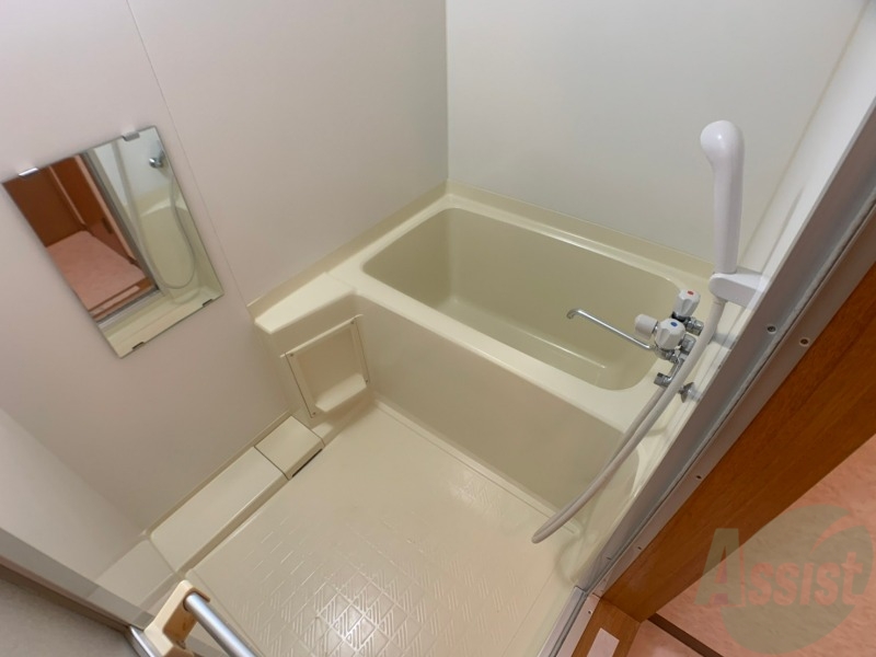 バス・シャワールーム　お風呂になります。一日の疲れを癒してくださいね。