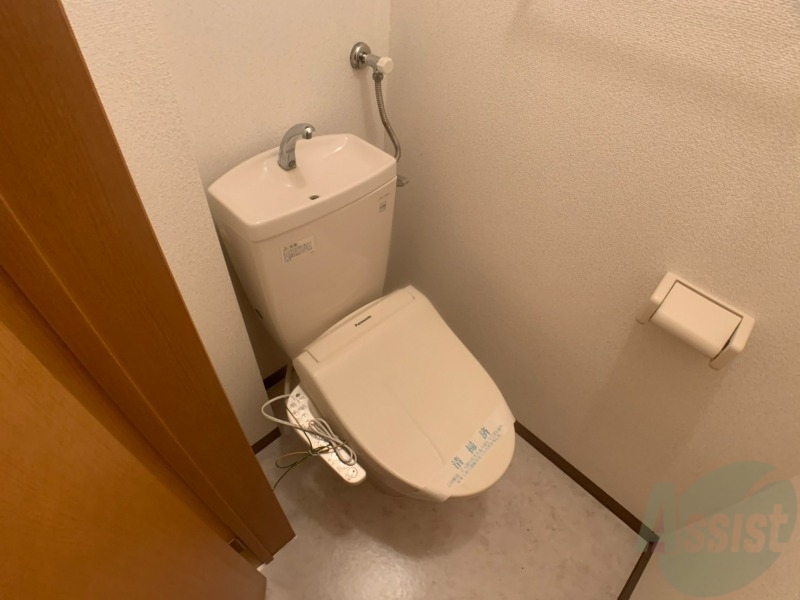 トイレ　ウォシュレット機能がついたトイレ。安心して使用できますね。