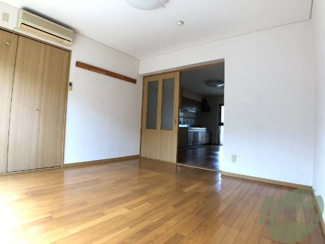 居室・リビング　明るい光が差し込む素敵なお部屋ですね～。