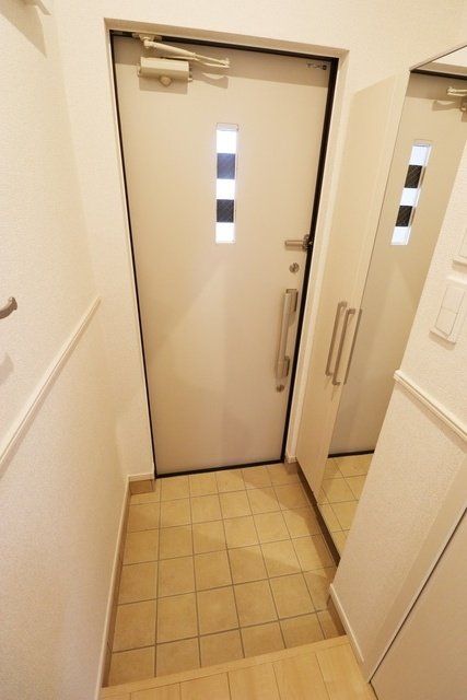 玄関　★下駄箱が大きいので靴が多くても安心です★