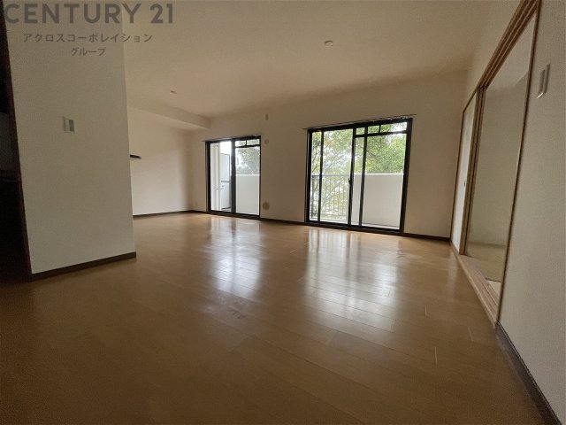 居室・リビング　角部屋住戸で過ごしやすく、おすすめです♪
